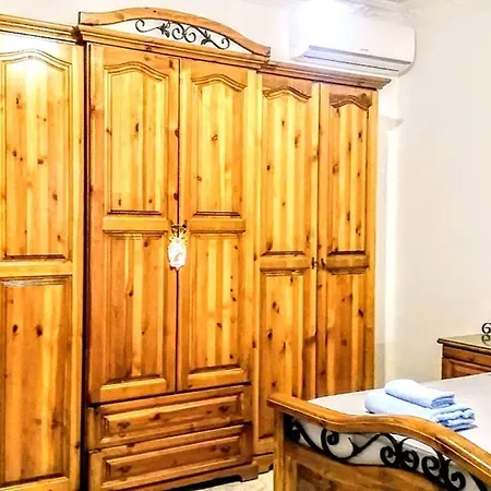 Large With Backyard In B'kara Сasa de vacaciones Birkirkara